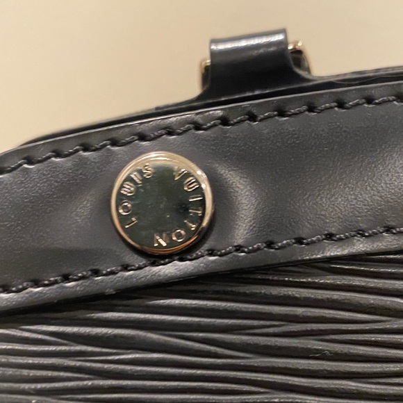 Louis Vuitton LV BREA GM EPI LEATHER HANDBAG - Picture 4 of 11